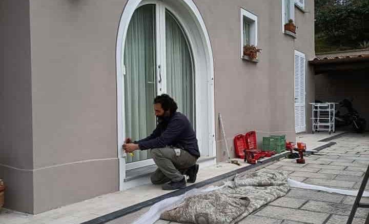 fase-di-montaggio-infisso-min