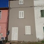 Nuovi infissi in palazzina ristrutturata